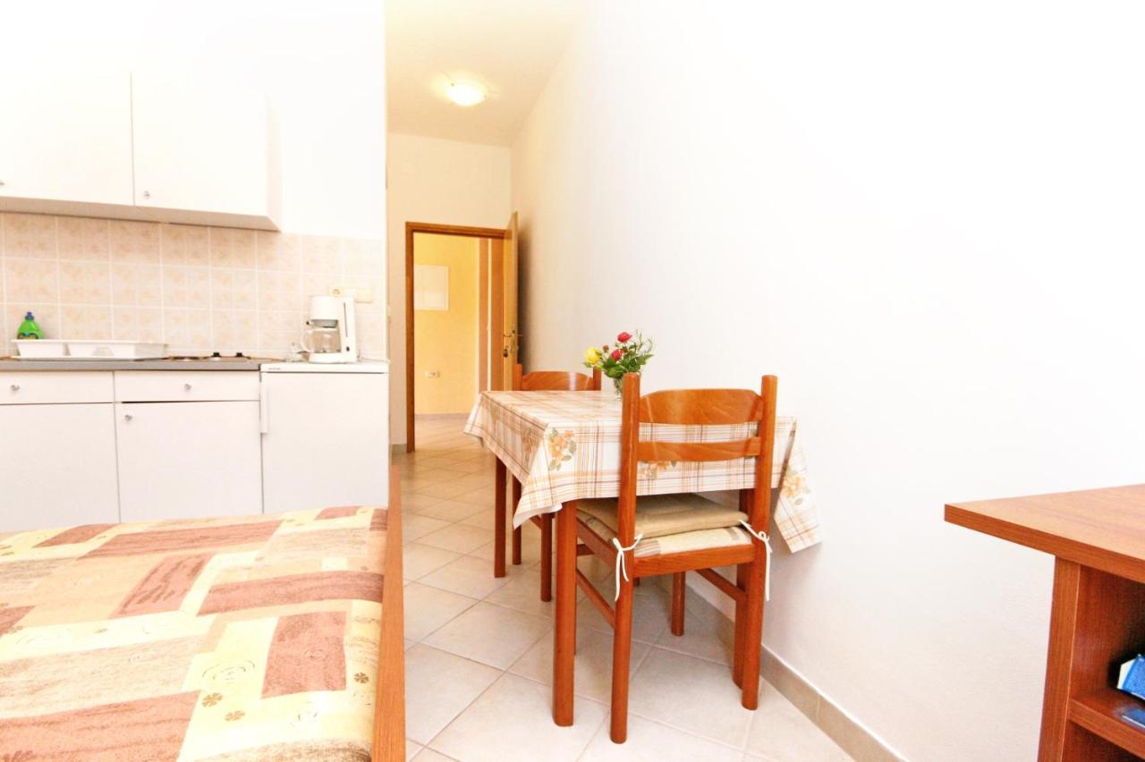 Apartments With A Parking Space Rovanjska, Paklenica - 6209 Ngoại thất bức ảnh